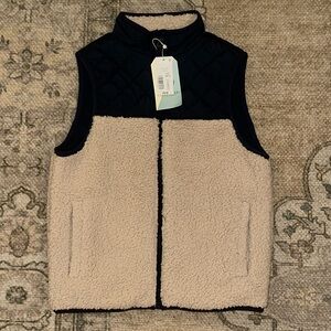 Youth Class/Club Quilted Yoke Sherpa Vest in Cream and Black